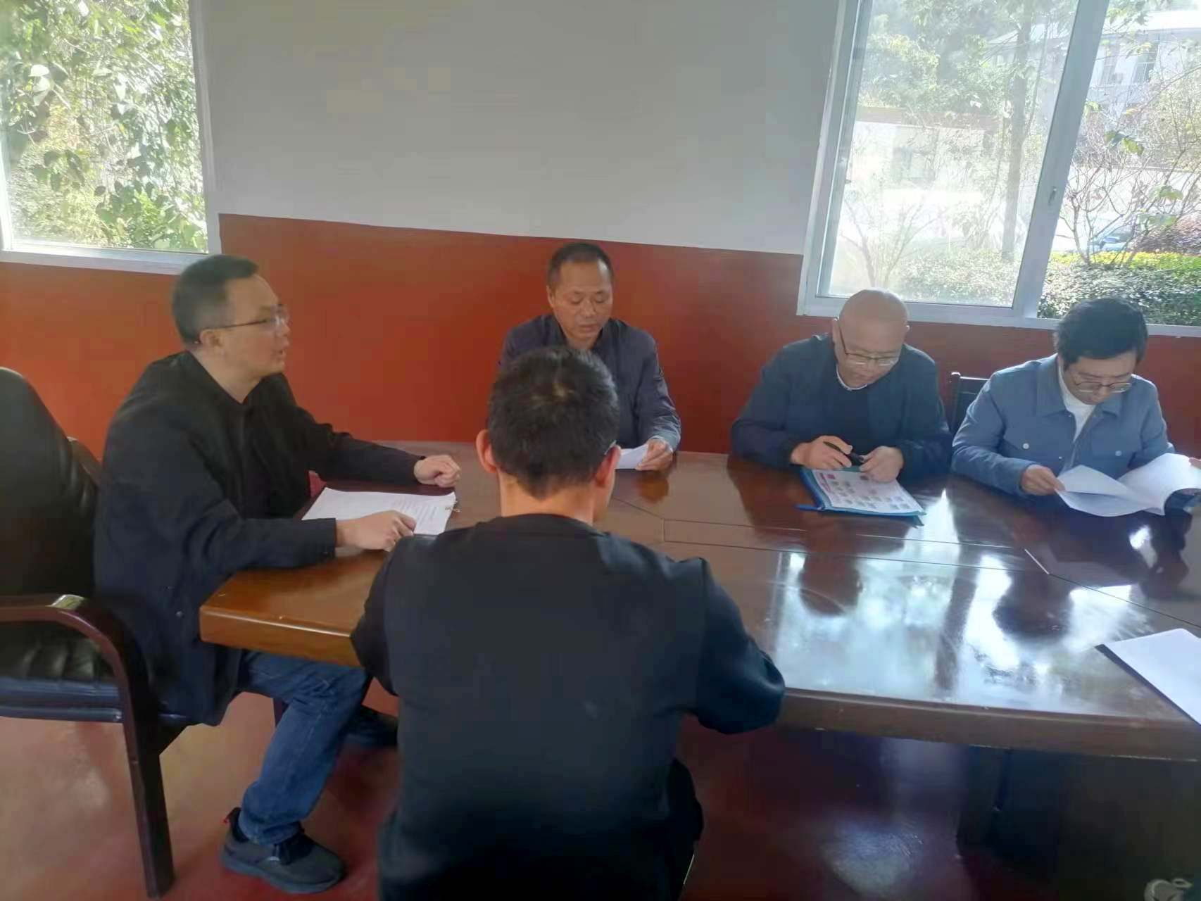 【主题教育·我在岗位做贡献】 推进村企合作造林，助力乡村振兴