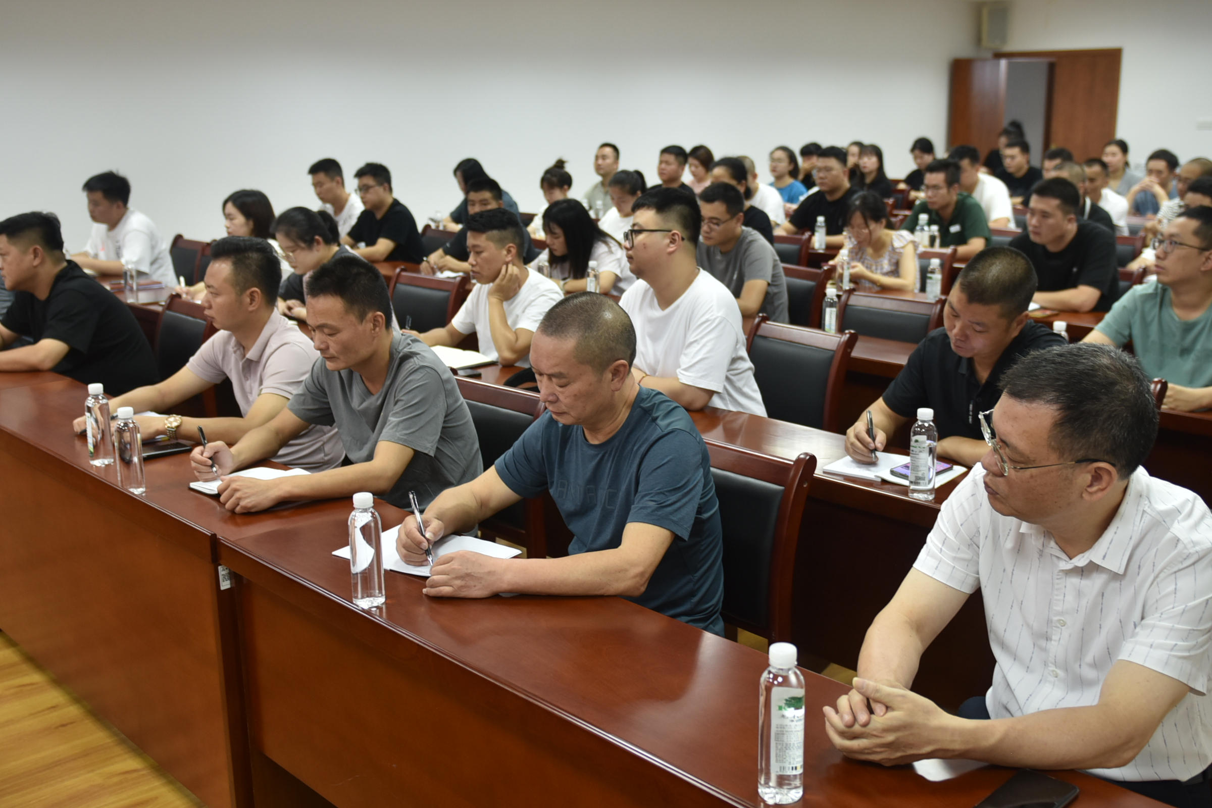 9159金莎游艺场公司开展公文写作与森林资源调查培训会